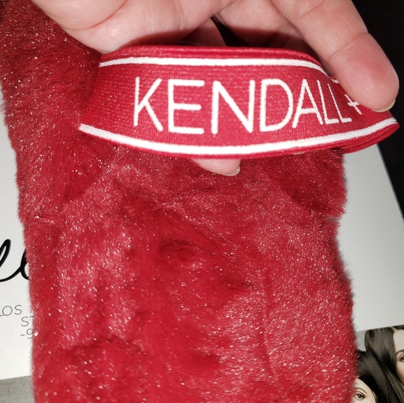 Kendall & Kylie Jenner Slippers - Picture 3 of 8